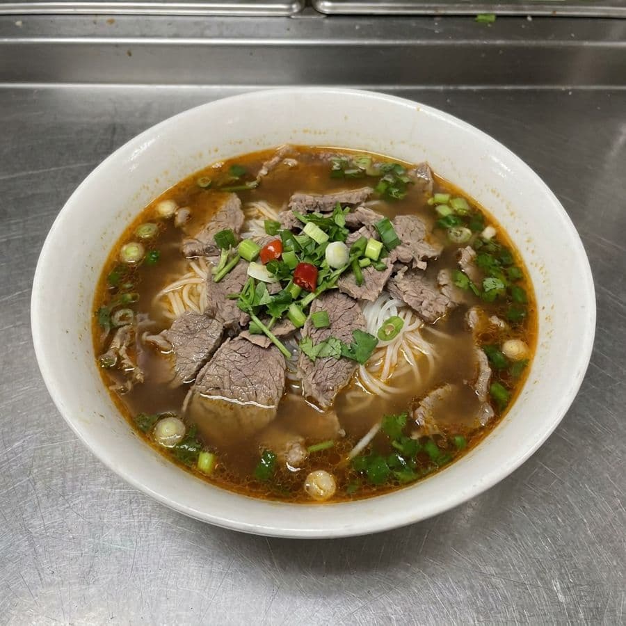 39. Well Done Beef Spicy Noodle Soup