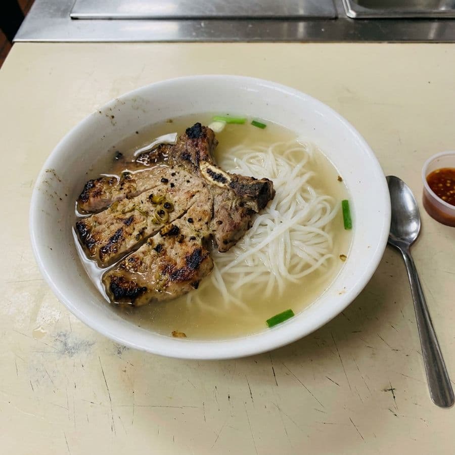 36. Grilled Lemongrass Pork Chop Rice Noodle in Soup